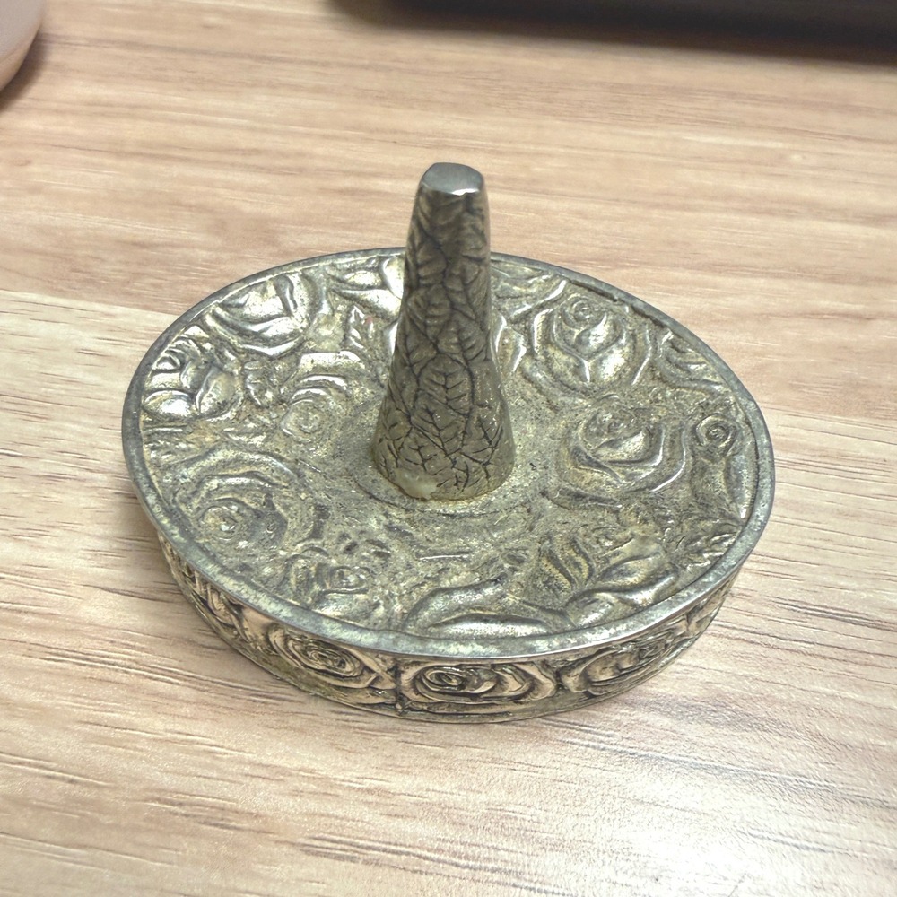 Vintage Style Silver Tone Embossed Rose Ring Holder Oval Vanity Jewelry Dish